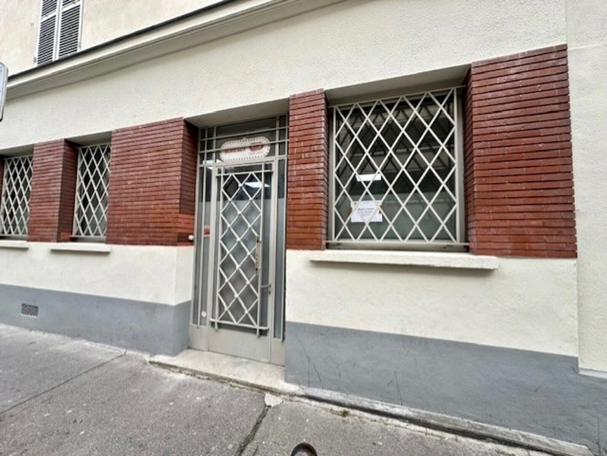Office in Paris for lease Building Photo- Image 1 of 11