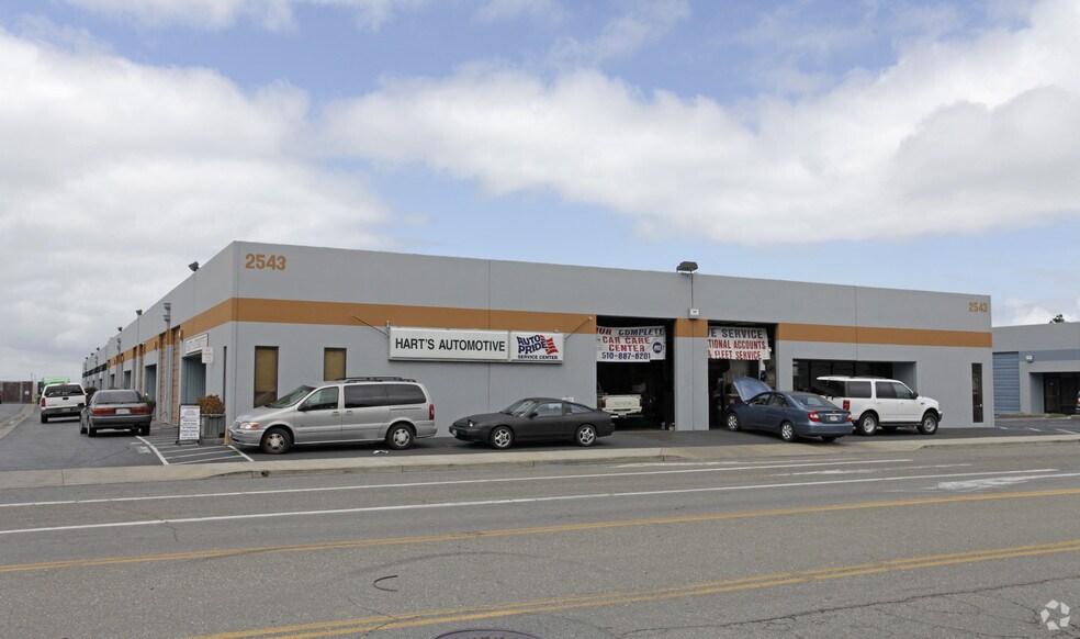 2543 W Winton Ave, Hayward, CA à vendre - Photo du bâtiment - Image 2 de 3