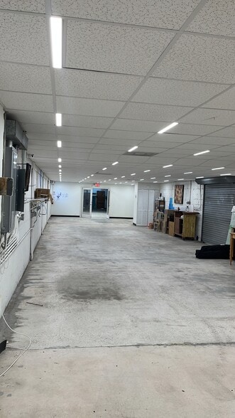 12725 NW 7th Ave, North Miami, FL à louer - Photo principale - Image 1 de 3