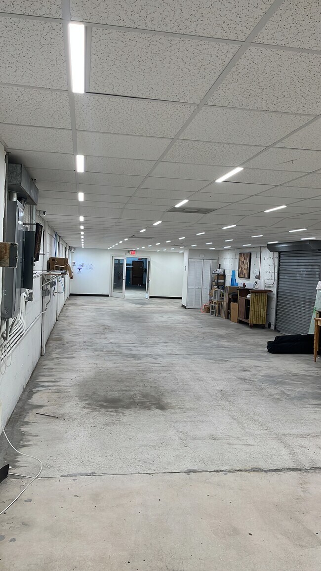 Plus de détails pour 12725 NW 7th Ave, North Miami, FL - Local d'activités à louer