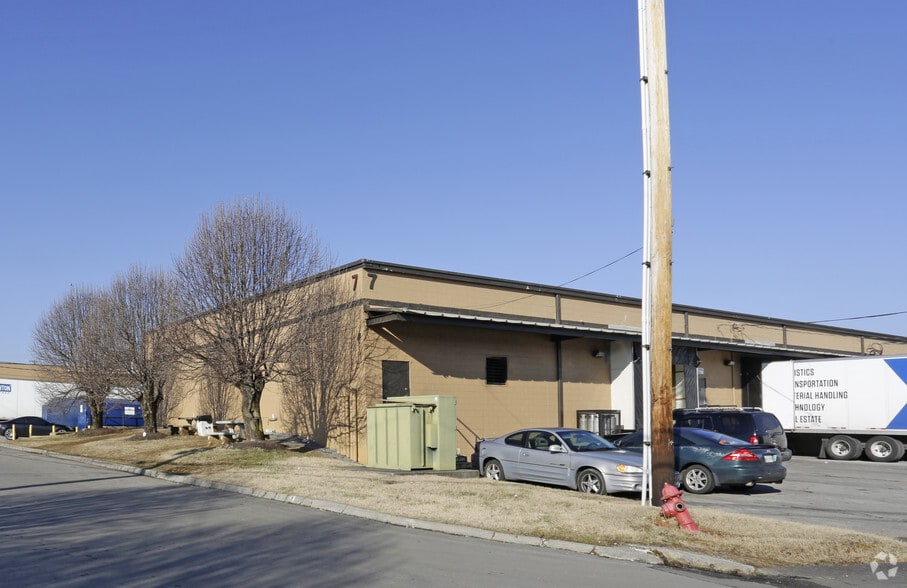 128-138 Sherlake Ln, Knoxville, TN for lease - Building Photo - Image 2 of 4
