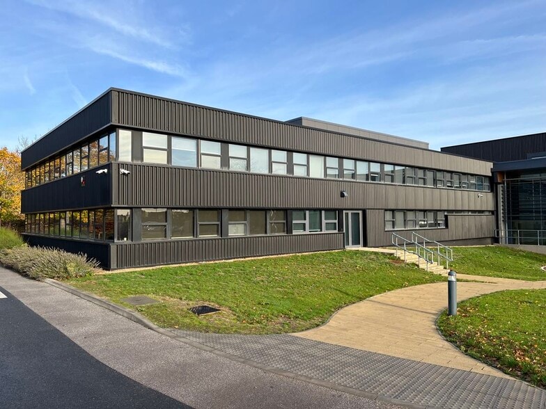 93 Lawrence Weaver Rd, Cambridge for lease - Building Photo - Image 2 of 2