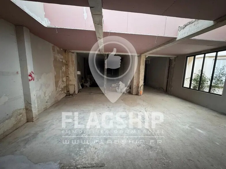 Retail in Paris for lease - Interior Photo - Image 2 of 9