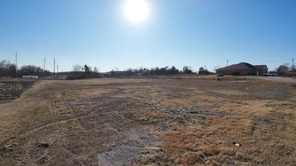 1222 S Hartmann Dr, Lebanon, TN à vendre - Photo du bâtiment - Image 3 de 4