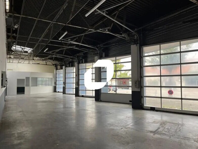 Flex in Vénissieux for lease - Interior Photo - Image 2 of 16