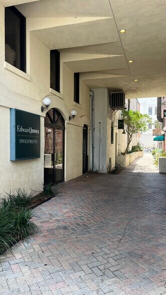 101 N Woodland Blvd, Deland, FL à louer - Photo du bâtiment - Image 3 de 10