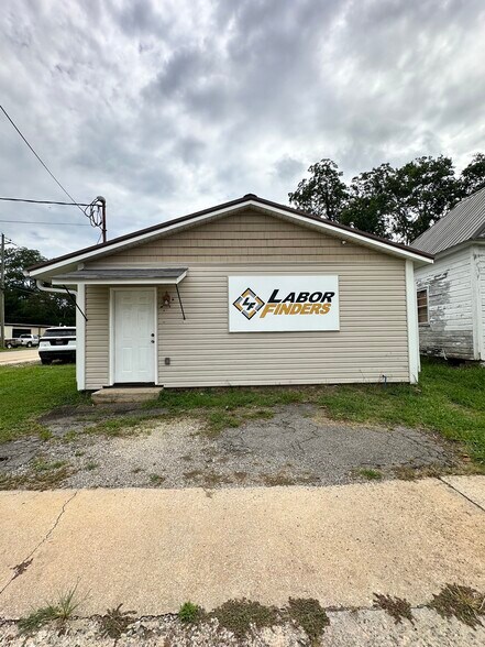 401 S Leighton Ave, Anniston, AL à vendre - Photo du bâtiment - Image 1 de 10