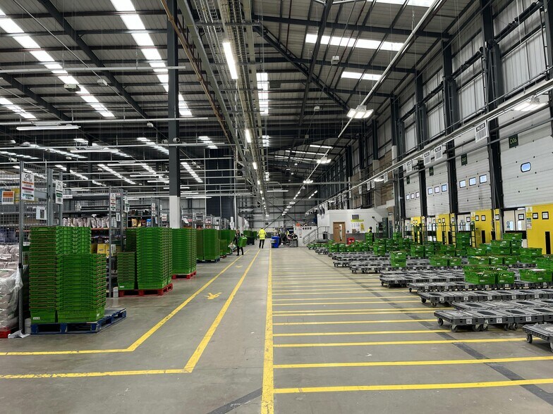 345 Southbury Rd, Enfield à louer - Photo du bâtiment - Image 2 de 4