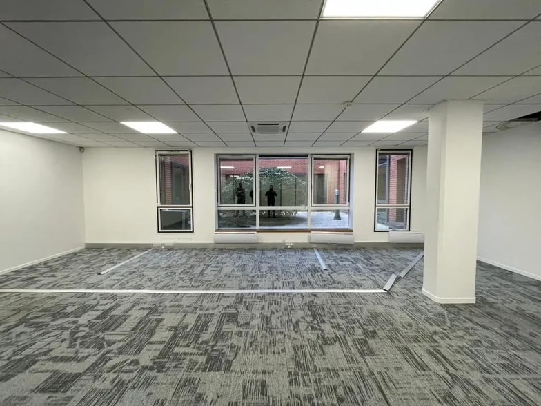 Office in Meudon for lease - Interior Photo - Image 2 of 5