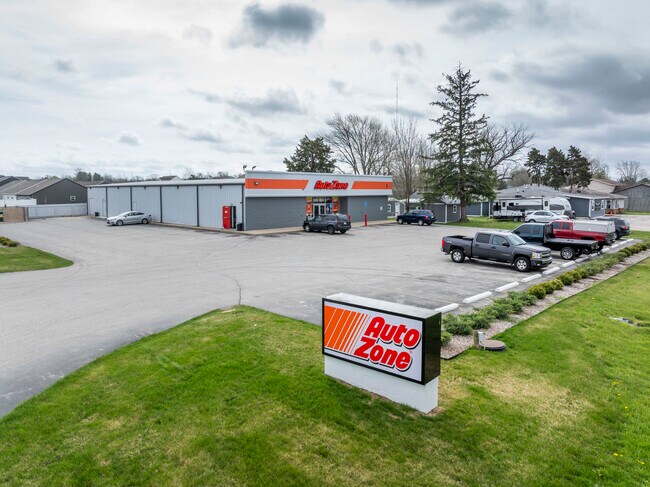 Plus de détails pour 783 Nathan Dr, Trafalgar, IN - Commerce de détail à vendre