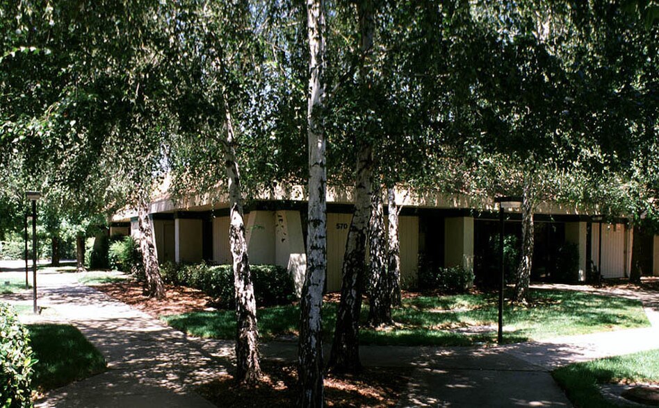 570 Lennon Ln, Walnut Creek, CA à louer - Photo du bâtiment - Image 2 de 8