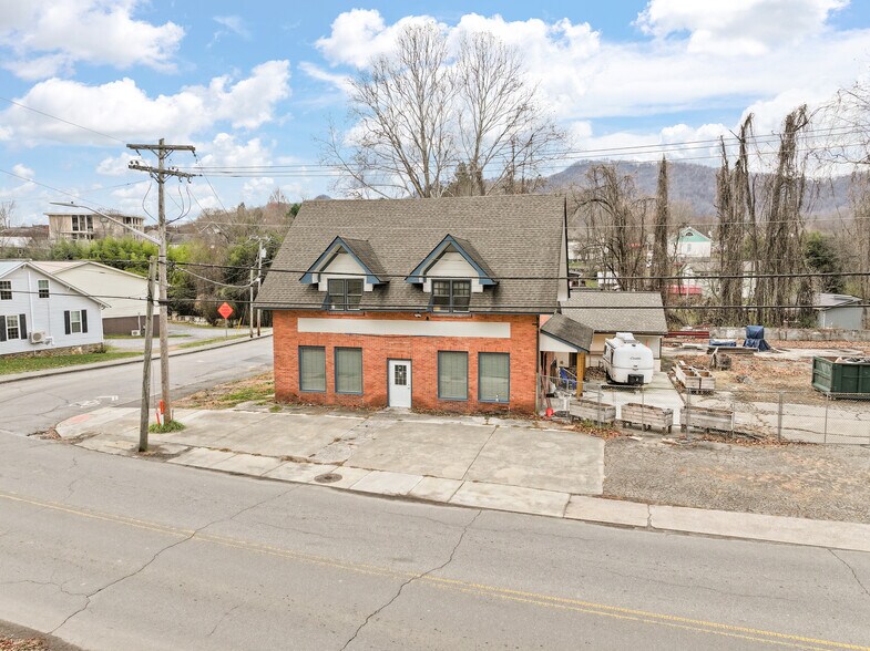 595 N Main St, Waynesville, NC à vendre - Photo du bâtiment - Image 2 de 22