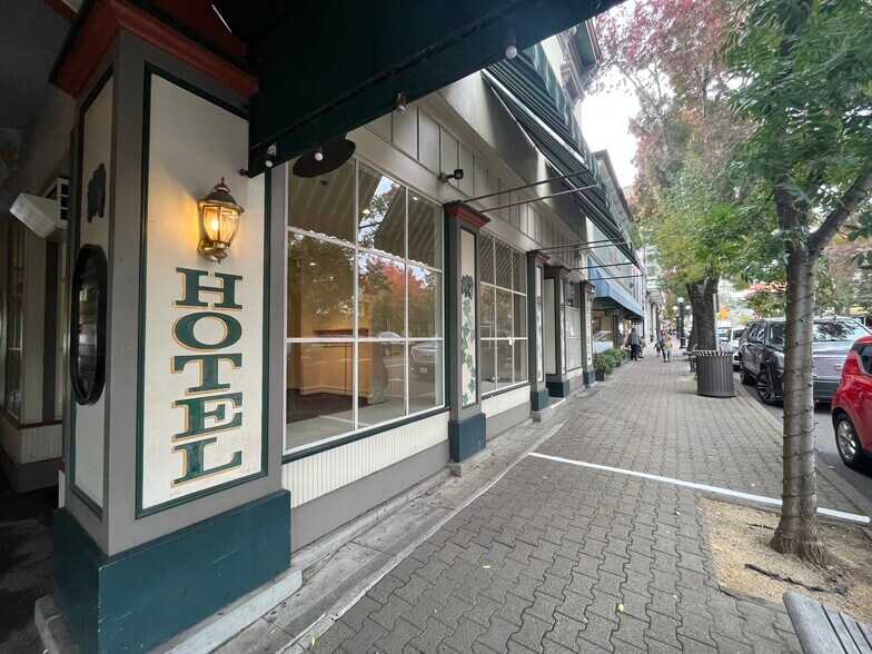 1309 Main St, Saint Helena, CA à louer - Photo du bâtiment - Image 2 de 12