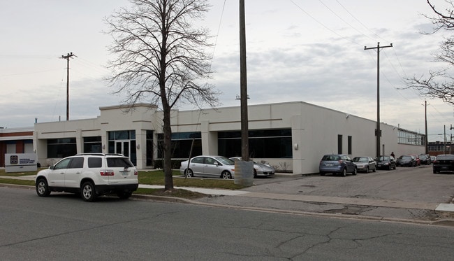 Plus de détails pour 137 Bentworth Ave, Toronto, ON - Flex à vendre