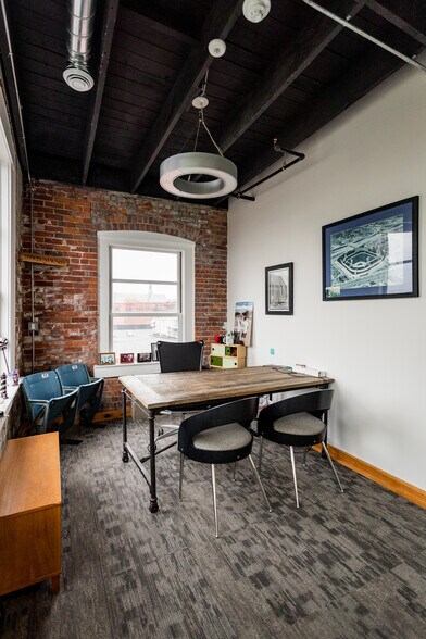 2362 Russell St, Detroit, MI à louer - Photo du bâtiment - Image 2 de 29