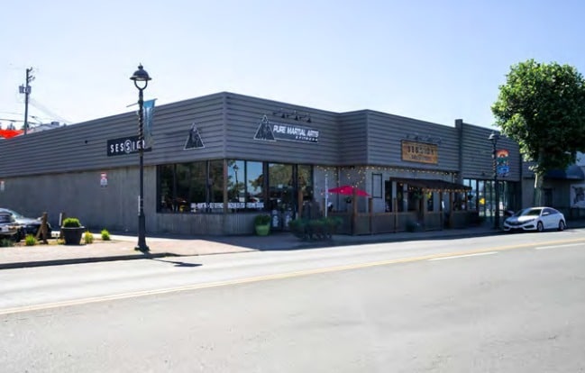 Plus de détails pour 922 Island Hwy, Campbell River, BC - Commerce de détail à vendre