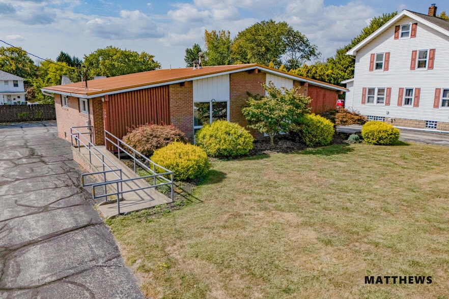 175 N Buhl Farm Dr, Hermitage, PA for sale - Building Photo - Image 1 of 3