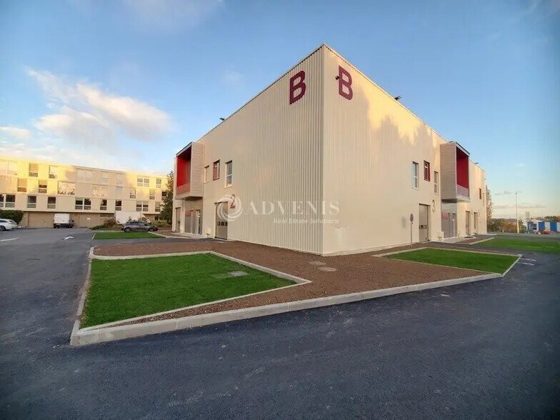 Flex dans Pontoise à louer - Photo du bâtiment - Image 1 de 11