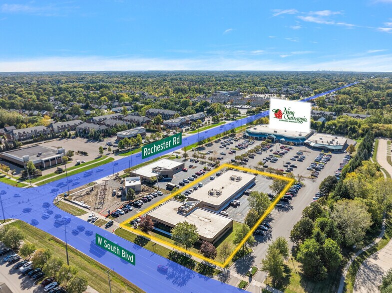 6915 Rochester Rd, Troy, MI à louer - Photo du bâtiment - Image 2 de 4