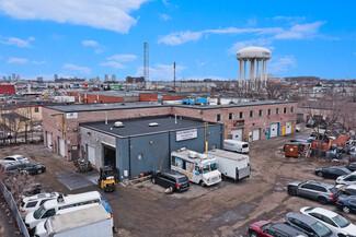 Plus de détails pour 124 Manville Rd, Toronto, ON - Industriel à vendre