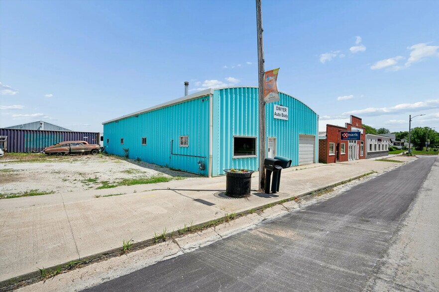 215 S Division St, Stuart, IA à louer - Photo du bâtiment - Image 3 de 18