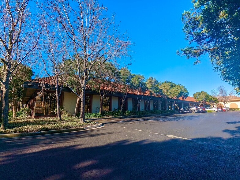 820-858 N Hillview Dr, Milpitas, CA à louer - Photo du bâtiment - Image 3 de 8