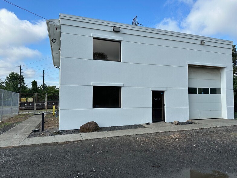 83 Gross Ave, Edison, NJ à louer - Photo du bâtiment - Image 3 de 10