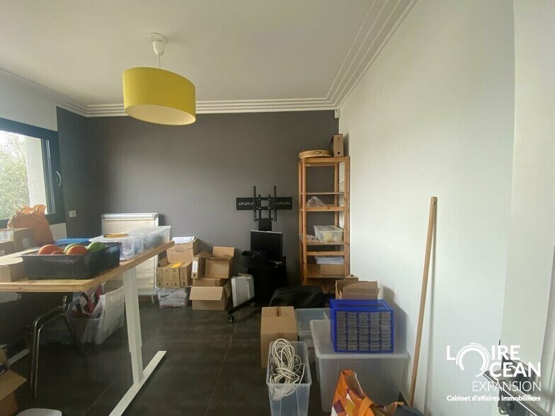Retail in Les Sorinières for lease - Interior Photo - Image 2 of 5