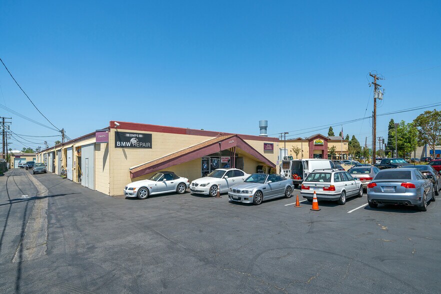 1210 N Batavia St, Orange, CA à louer - Photo du bâtiment - Image 2 de 5