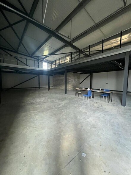 Industrial in Deyme for lease - Interior Photo - Image 3 of 5