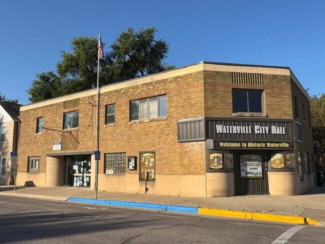 Plus de détails pour 200 3rd St S, Waterville, MN - Spécialité à vendre