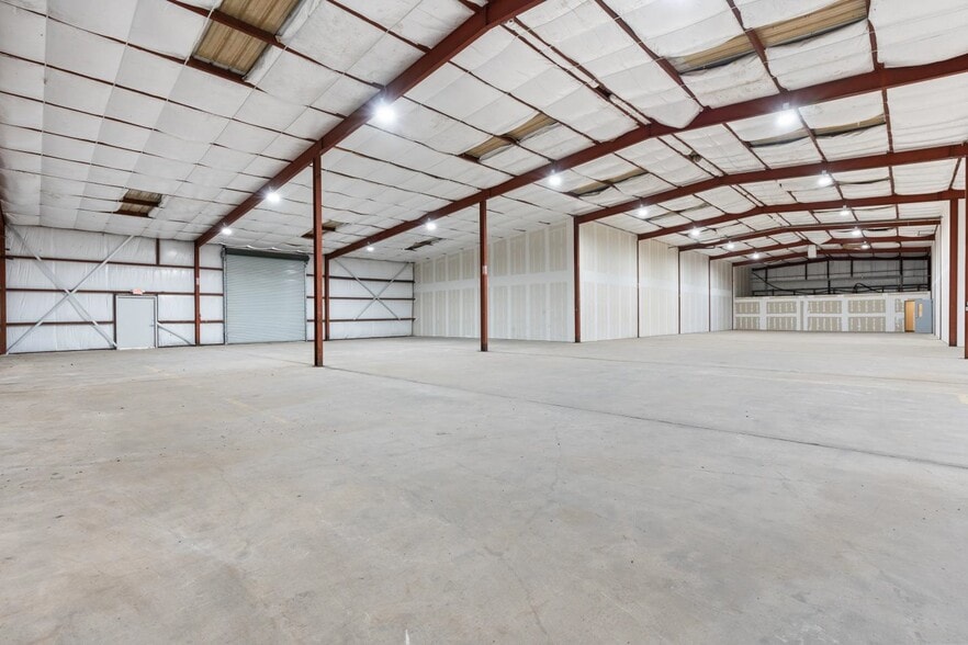 403 Kraft St, San Antonio, TX for lease - Interior Photo - Image 2 of 23