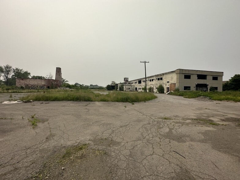 1740 Military Rd, Tonawanda, NY à vendre - Photo du bâtiment - Image 3 de 5