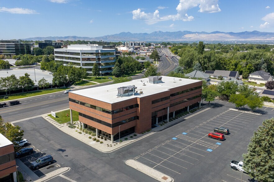 1225 E Fort Union Blvd, Cottonwood Heights, UT à louer - Photo du bâtiment - Image 2 de 7
