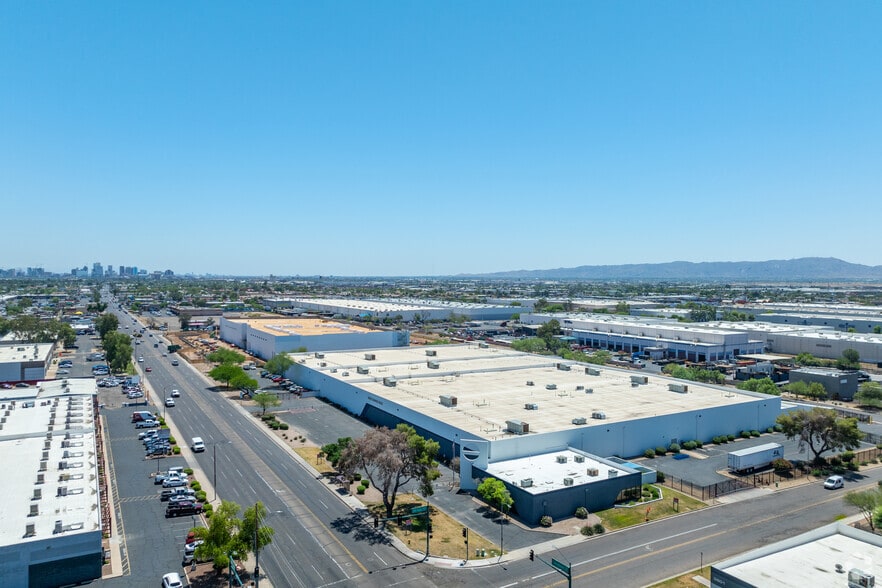 3865 W Van Buren St, Phoenix, AZ for lease - Building Photo - Image 2 of 7