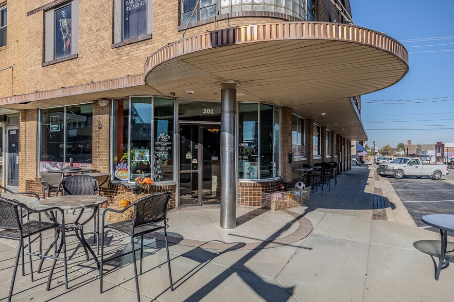 201 W Commercial St, Lebanon, MO à vendre - Photo du bâtiment - Image 3 de 41