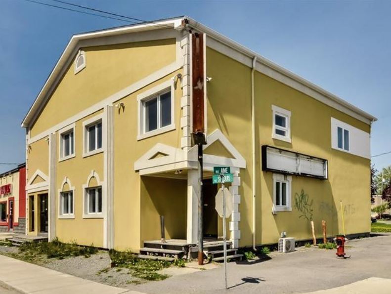 1111 Rue Saint-Louis, Gatineau, QC for sale Primary Photo- Image 1 of 1