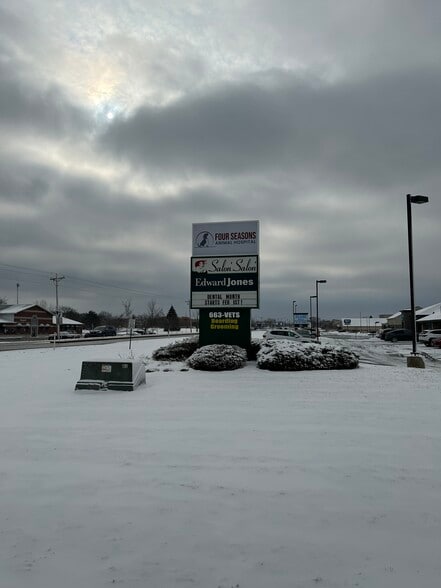 10610-10624 Randolph St, Crown Point, IN for lease - Building Photo - Image 2 of 6