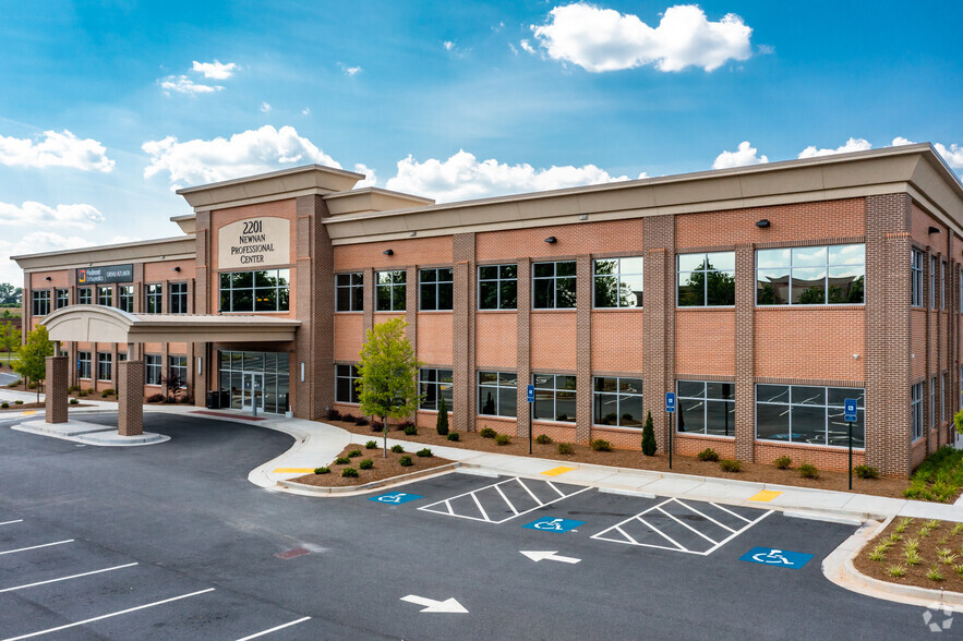 2201 Newnan Crossing Blvd, Newnan, GA for lease - Building Photo - Image 2 of 5