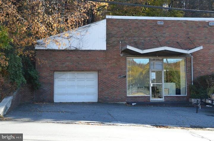 101 Mill Creek Ave, Pottsville, PA à vendre - Photo du bâtiment - Image 2 de 11