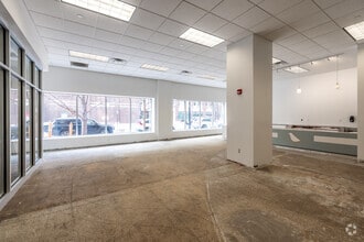 221 3rd Ave SE, Cedar Rapids, IA for lease Interior Photo- Image 1 of 2