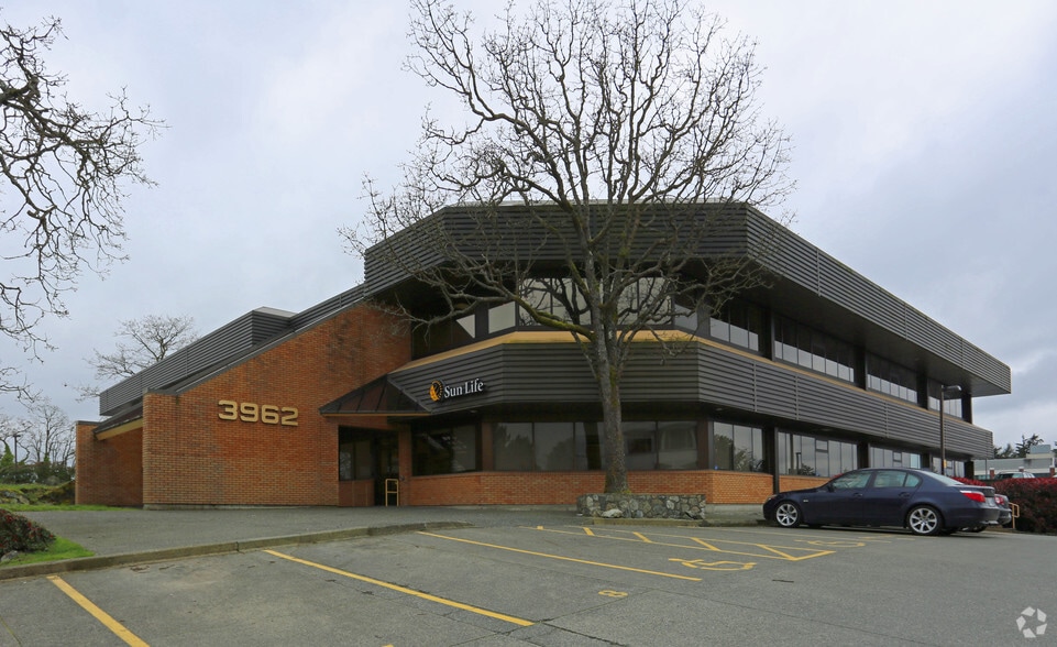 3960-3964 Borden St, Saanich, BC for sale - Building Photo - Image 1 of 1