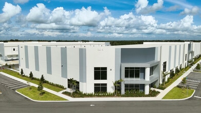 3175 Park of Commerce Blvd, Homestead, FL for lease Interior Photo- Image 1 of 2