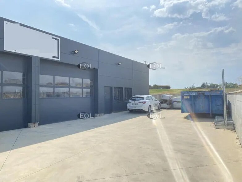 Industrial in Mornant for lease - Building Photo - Image 2 of 15