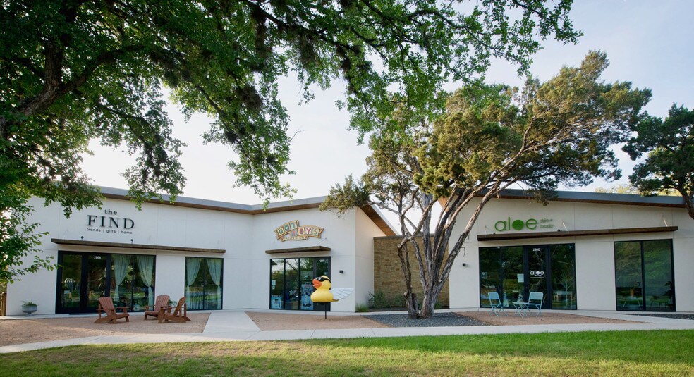 111 River Rd, Wimberley, TX à louer - Photo du bâtiment - Image 1 de 4