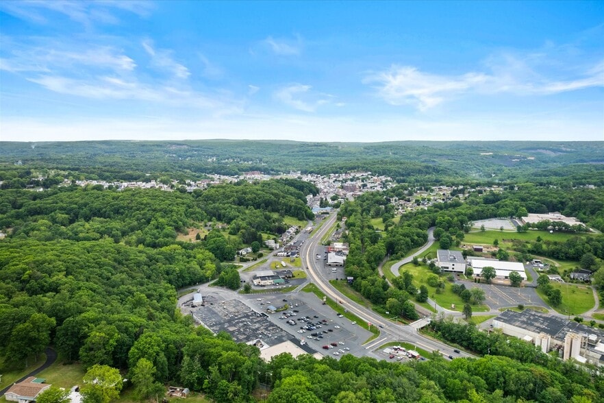 44 Kings Vlg, Minersville, PA à vendre - Photo du bâtiment - Image 3 de 11