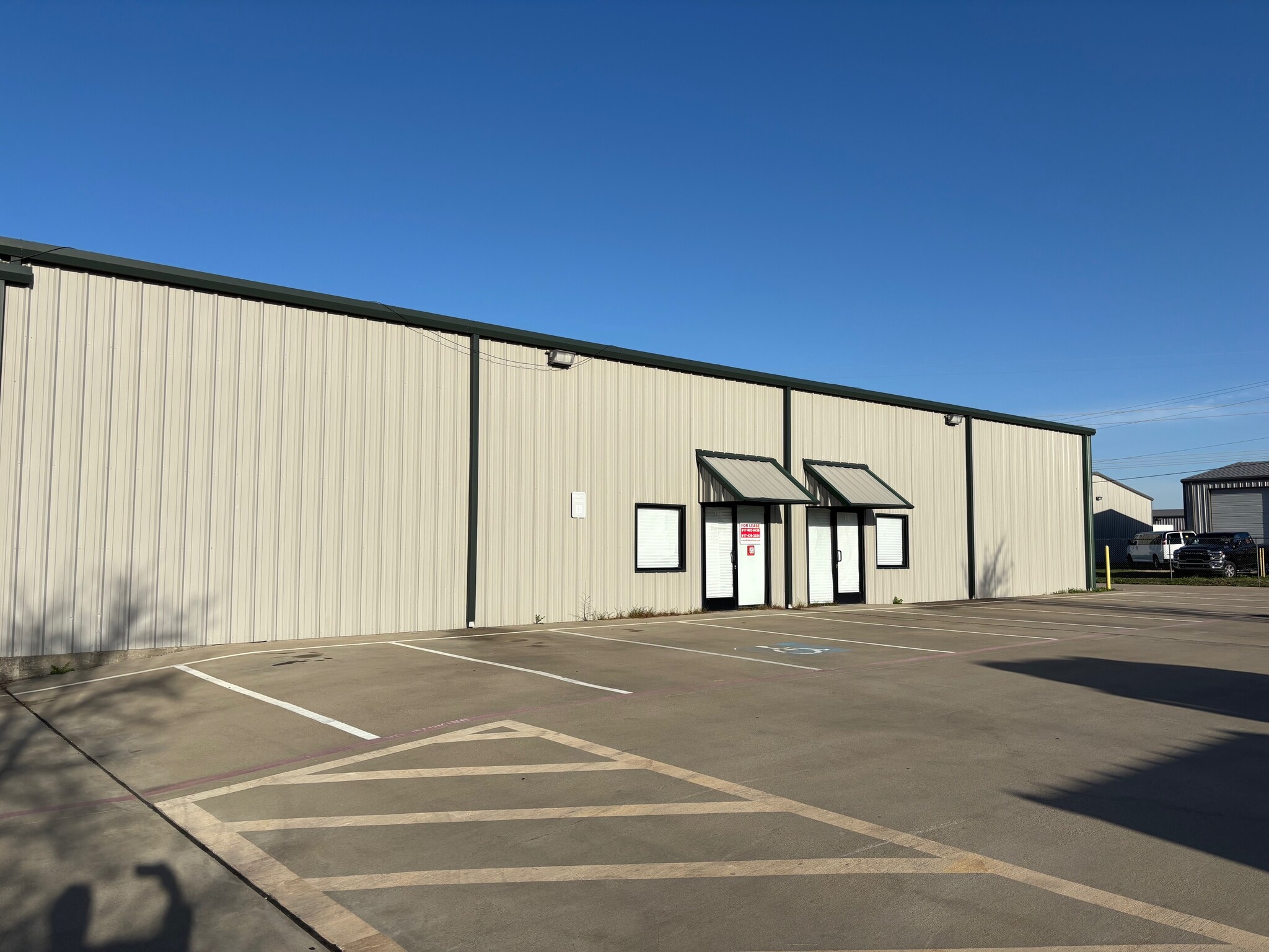 1919 Golden Heights Rd, Fort Worth, TX à louer Photo du bâtiment- Image 1 de 8