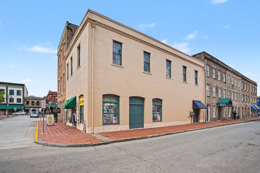 217 W Bryan St, Savannah, GA for lease - Building Photo - Image 2 of 8