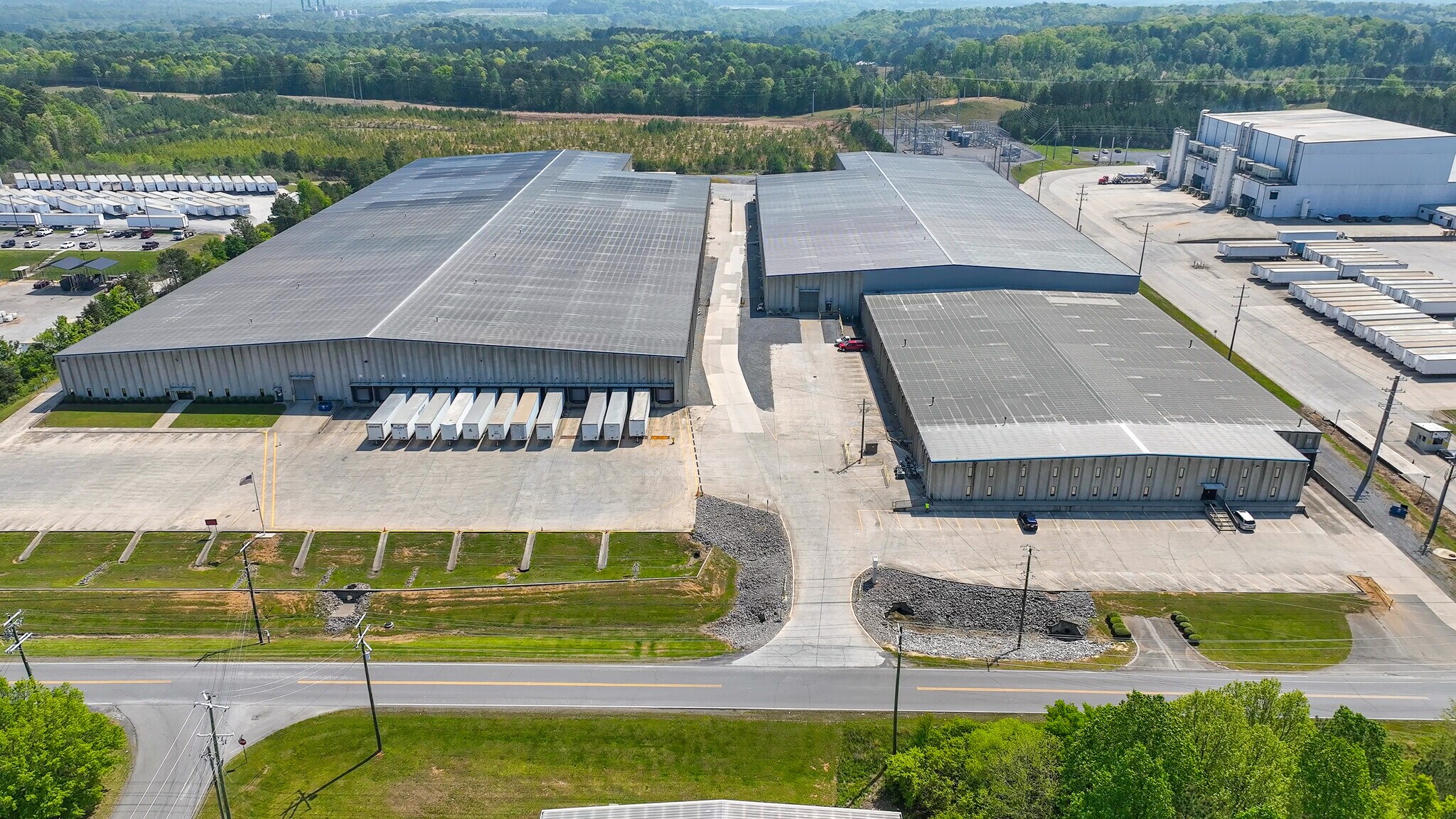 Enterprise Industrial portefeuille de 2 propriétés à vendre sur LoopNet.ca Aérien- Image 1 de 6