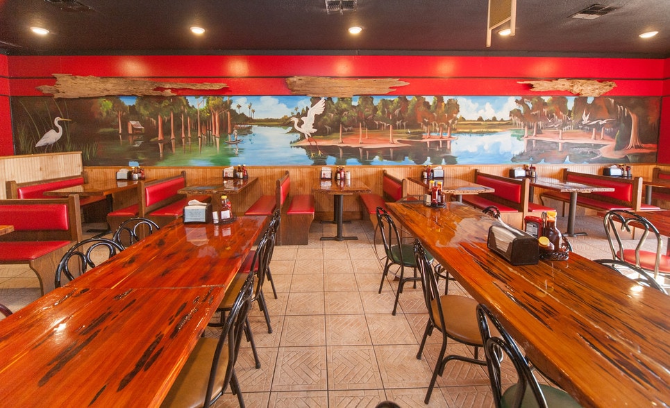 5740 7th St, Zephyrhills, FL for lease - Interior Photo - Image 2 of 13